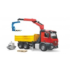 MB Arocs bouwvrachtwagen met kraan, grijper, palletvorken en 2 pallets 1:16 (Bruder) MB Arocs bouwvrachtwagen met kraan, grijper, palletvorken en 2 pallets 1:16 (Bruder)